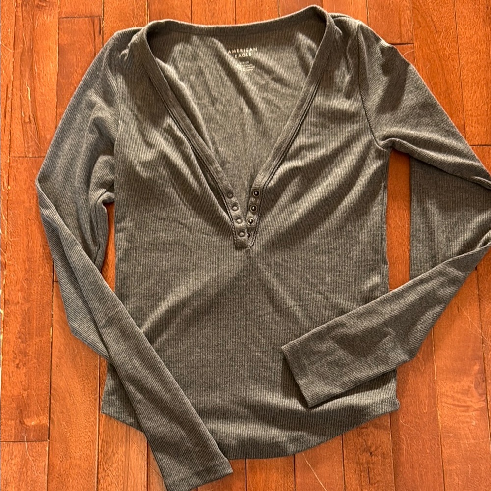 American Eagle Outfitters Gray Fitted Long Sleeve Blouse